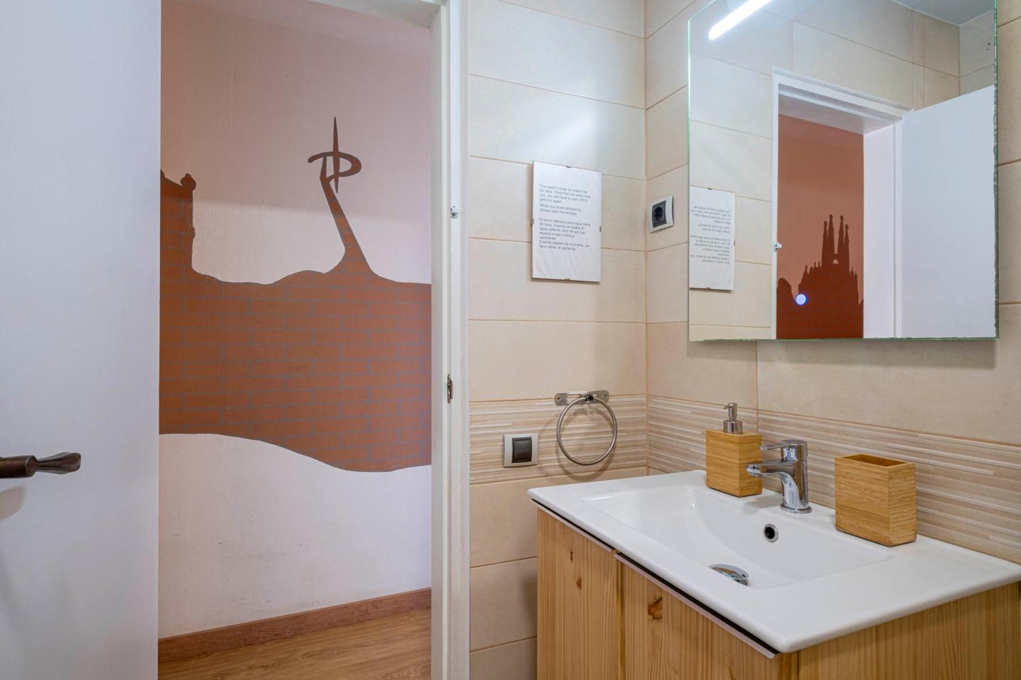 5 Min To The Sea And 15 Min To Barcelona Center Διαμέρισμα Sant Adria de Besos Εξωτερικό φωτογραφία